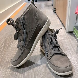 Vionic weatherproof booties